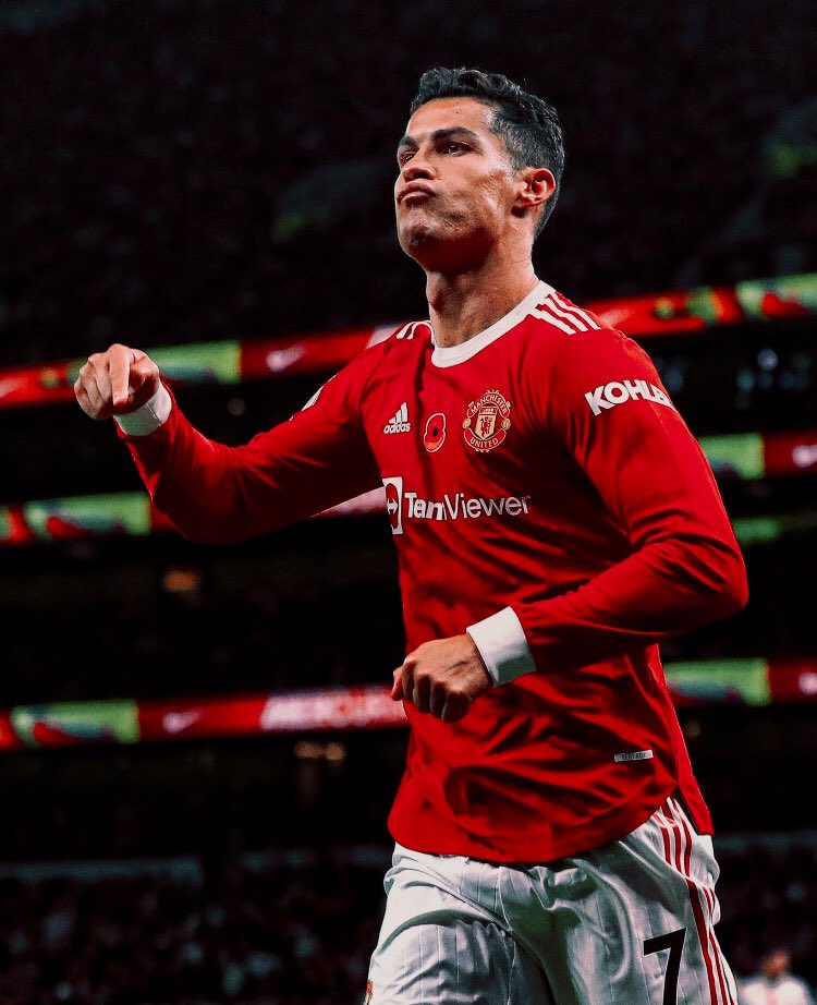 Starboy__SZN's tweet photo. Rt If u Stan Wizkid and Ronaldo https://t.co/Ng6IuI0N2S