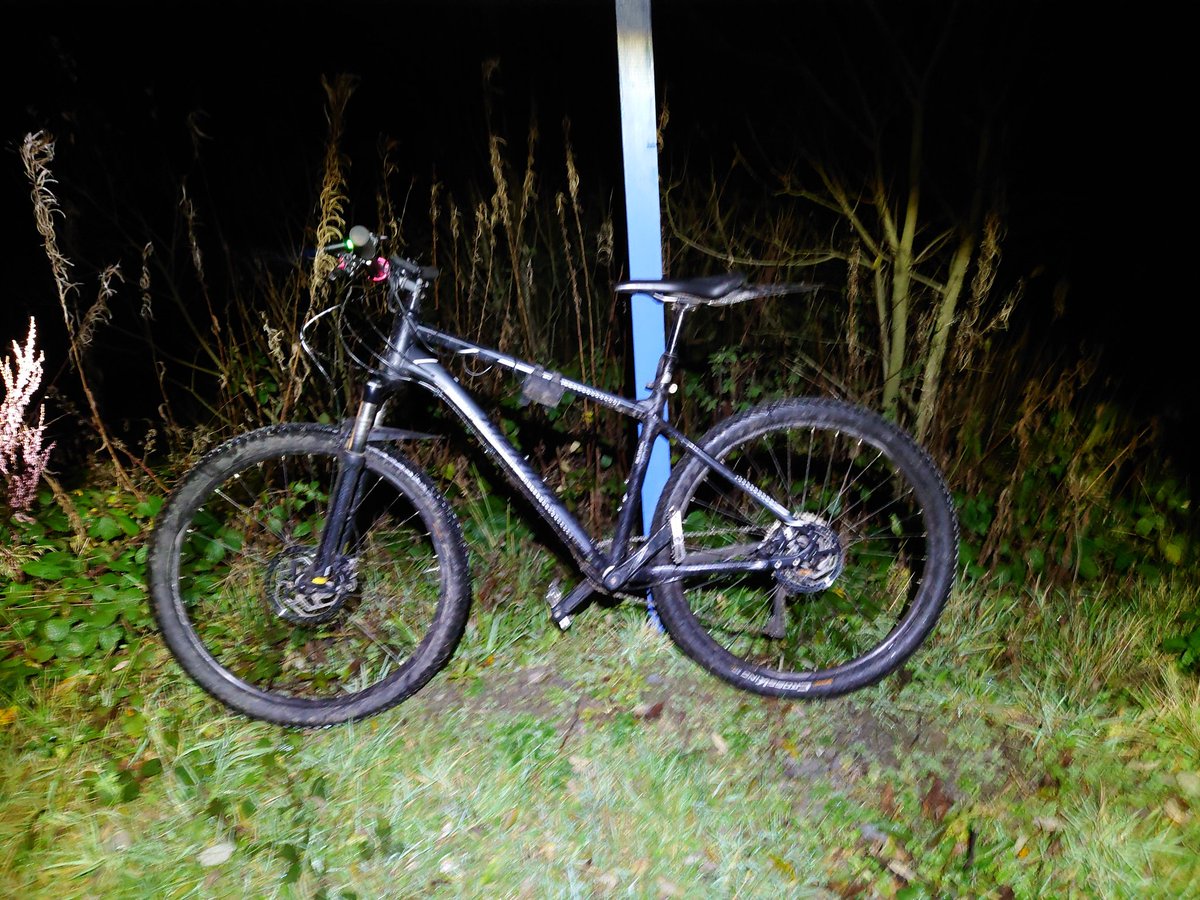 philbertieb's tweet photo. Definitely getting a bit colder on a TuesdAe night but worth it for the return of the rice pudding!!!! #cycling #mtb #nightride #whywecycle #ae #7stanes #dumfriesandgalloway #aecafe https://t.co/z4MkjfAtJn