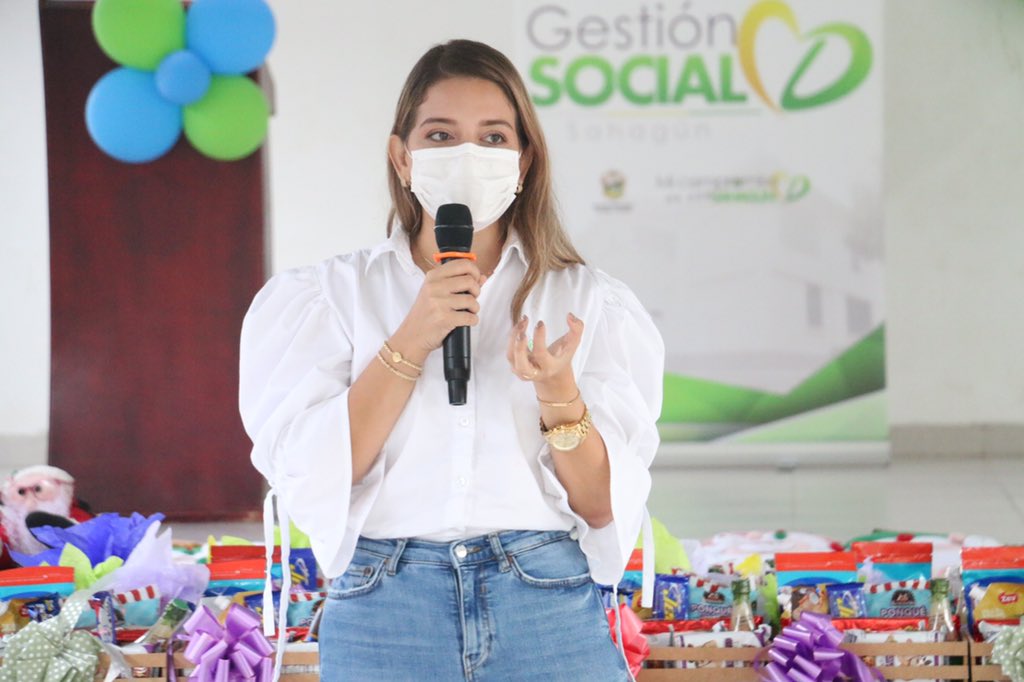 AlcaldiaSahagun's tweet photo. #EmpoderarParaTransformar | Gestión Social empoderó a 30 mujeres del barrio Simón Bolívar. 

Las mujeres se certificaron en competencias laborales para la promoción del emprendimiento en lencería navideña.  

Más detalles👉🏻 https://t.co/m2EWKCA49F https://t.co/6kDQhylJt0