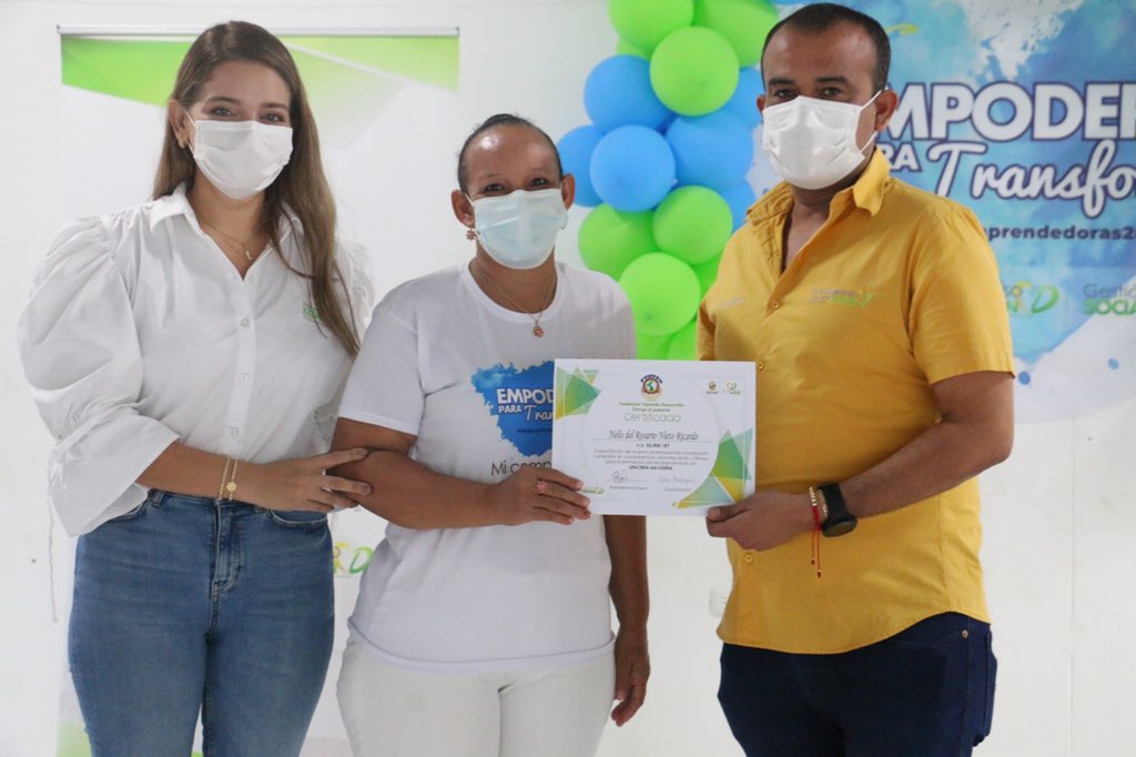 AlcaldiaSahagun's tweet photo. #EmpoderarParaTransformar | Gestión Social empoderó a 30 mujeres del barrio Simón Bolívar. 

Las mujeres se certificaron en competencias laborales para la promoción del emprendimiento en lencería navideña.  

Más detalles👉🏻 https://t.co/m2EWKCA49F https://t.co/6kDQhylJt0