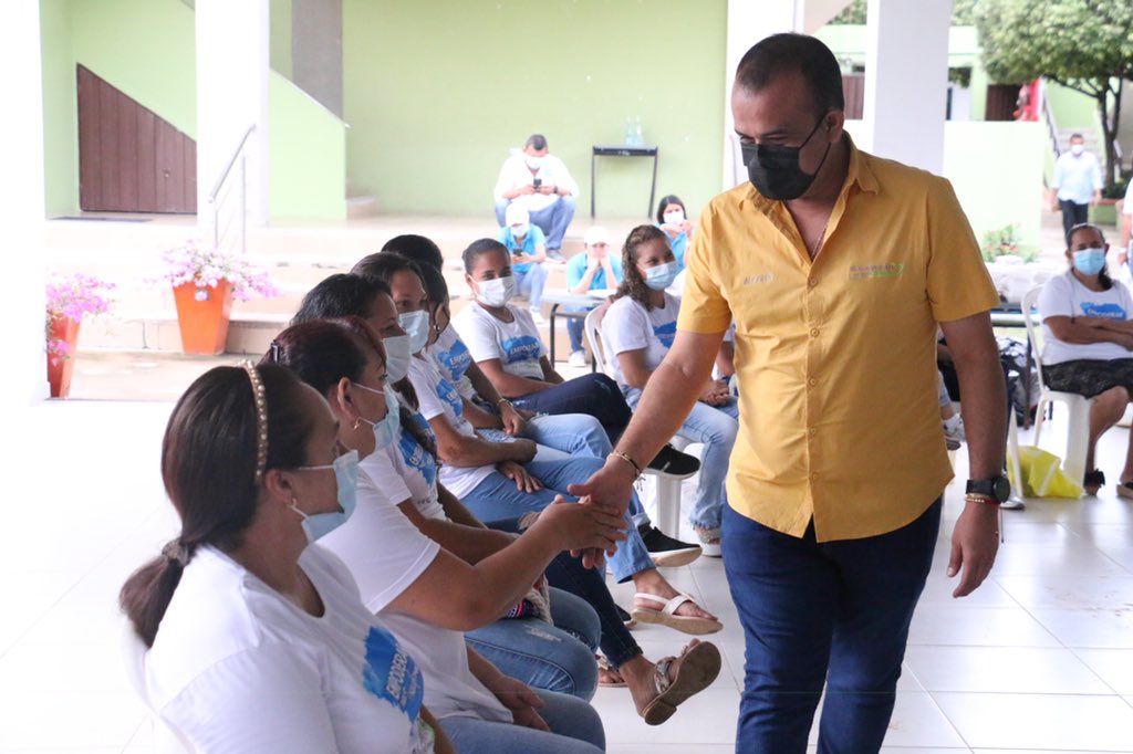 AlcaldiaSahagun's tweet photo. #EmpoderarParaTransformar | Gestión Social empoderó a 30 mujeres del barrio Simón Bolívar. 

Las mujeres se certificaron en competencias laborales para la promoción del emprendimiento en lencería navideña.  

Más detalles👉🏻 https://t.co/m2EWKCA49F https://t.co/6kDQhylJt0