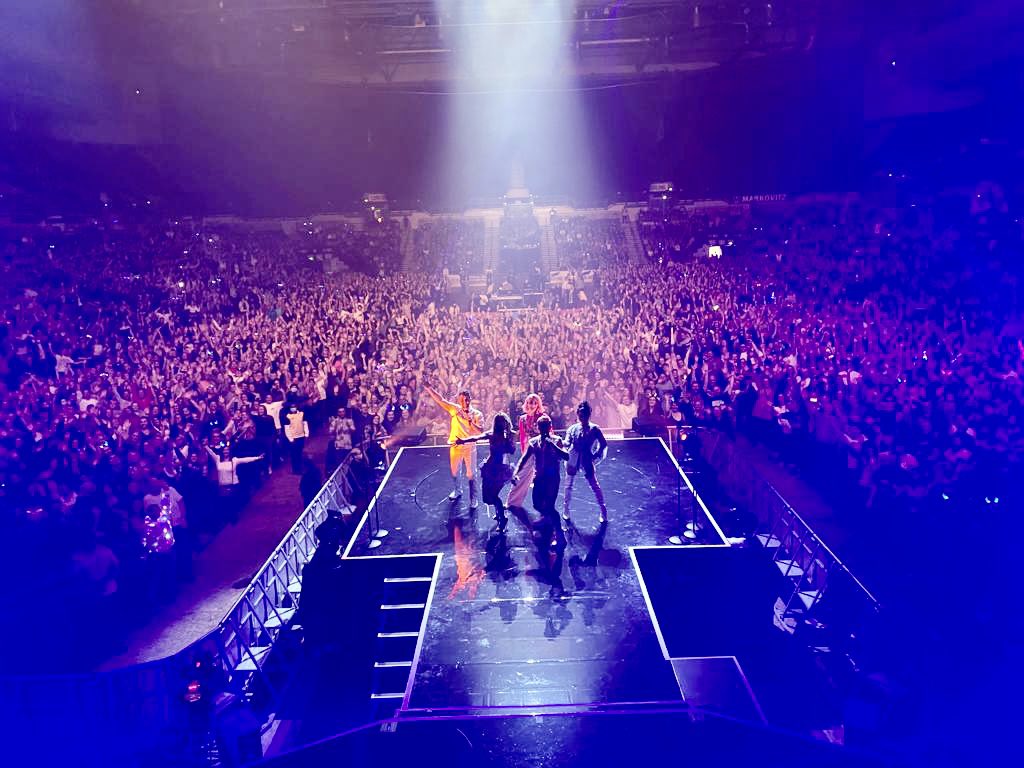 THANK YOU SHEFFIELD!! 💖💖💖 Opening nights are always amazing, but tonight felt even more special to us, to be singing and dancing together after all this time 👏 #WTFHTour