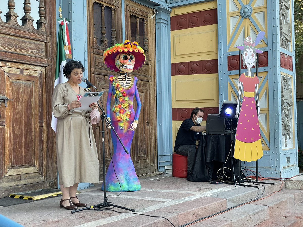 culturas_cl's tweet photo. Ministra @Consuelovaldesc asiste a la inauguración de la exposición “Día de muertos” en el Museo @artequin, de los artistas Marco Bautista Márquez (México) y Ángel Cristi Berrios (Chile). https://t.co/U2y6UY0dX6