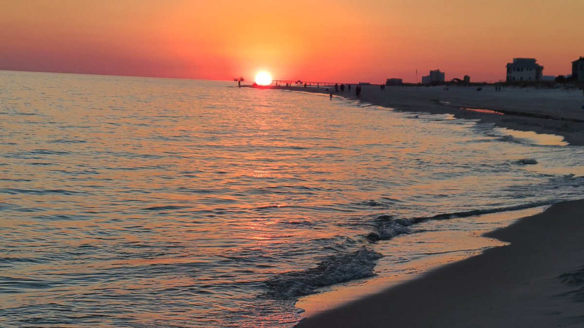 jwest8378's tweet photo. Magnificent Sunset in Orange Beach! @spann https://t.co/EXRi6c9eSk