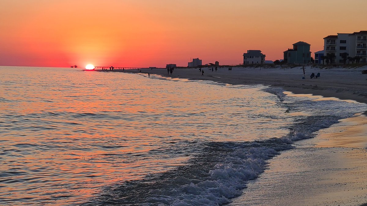 jwest8378's tweet photo. Magnificent Sunset in Orange Beach! @spann https://t.co/EXRi6c9eSk
