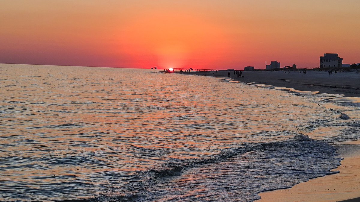jwest8378's tweet photo. Magnificent Sunset in Orange Beach! @spann https://t.co/EXRi6c9eSk