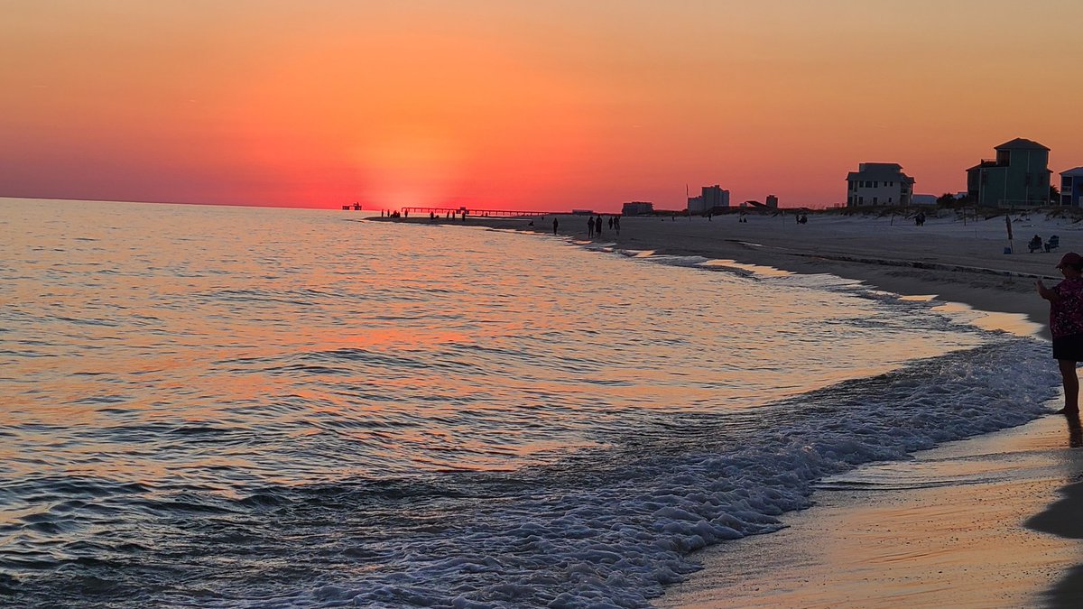 jwest8378's tweet photo. Magnificent Sunset in Orange Beach! @spann https://t.co/EXRi6c9eSk