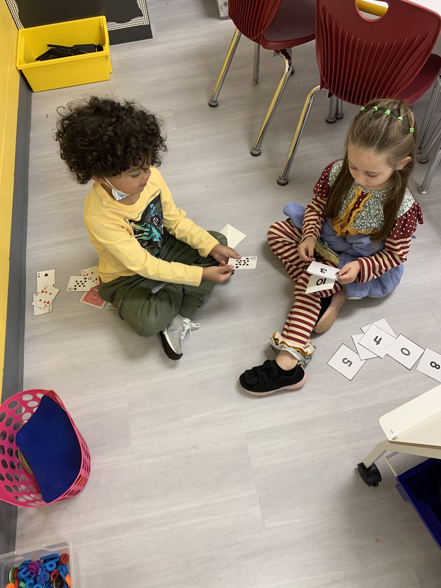 MsErinRobinette's tweet photo. Comparing numbers in kindergarten! 
#otterlyAwesome @plainviewElem #excellenceIsInPlainview https://t.co/3LFY2l1Zcq