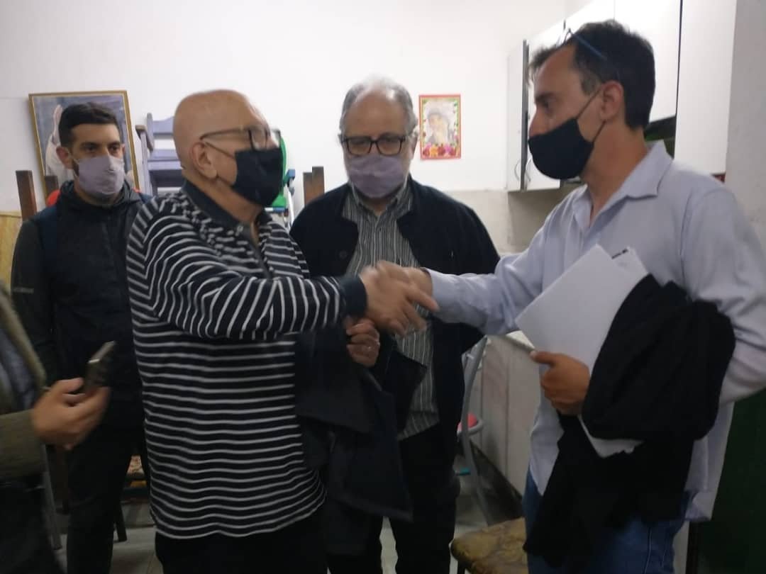 JuliCappa7's tweet photo. ✋ • ¡BASTA DE GALPONES Y TALLERES CLANDESTINOS!.

AYER acompañamos una reunión vecinal de ciudadanos y ciudadanas de la zona Norte de Flores, en la Parroquia Ntra. Sra. de la Visitación. Estuvieron presentes Legisladores de la Ciudad e integrantes de la Junta Comunal N° 7. https://t.co/IznIO9Q5z3