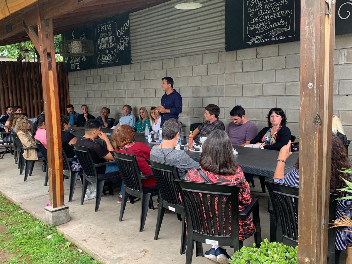 GribaudoC's tweet photo. Conversamos junto a @GiAgostinelliOk, @juliancigna, @coppolaleonardo, @DemNaya y todo el equipo con vecinos y comerciantes de #LaReja. Estamos convencidos de que podemos sacar adelante Moreno y toda la Provincia. El 14 de noviembre votamos propuestas y  esperanza.  #EsJuntos https://t.co/l0SfWIxcNR