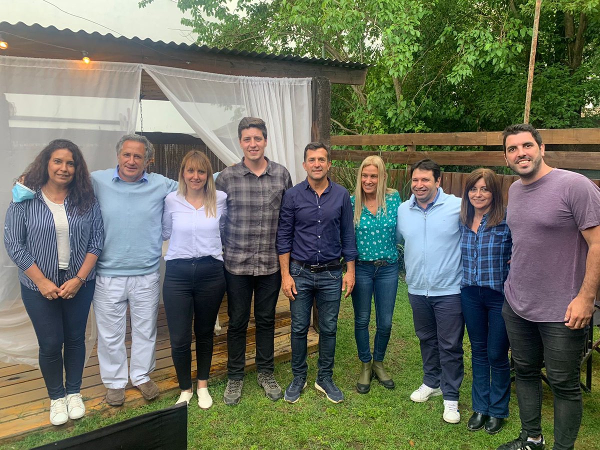 GribaudoC's tweet photo. Conversamos junto a @GiAgostinelliOk, @juliancigna, @coppolaleonardo, @DemNaya y todo el equipo con vecinos y comerciantes de #LaReja. Estamos convencidos de que podemos sacar adelante Moreno y toda la Provincia. El 14 de noviembre votamos propuestas y  esperanza.  #EsJuntos https://t.co/l0SfWIxcNR