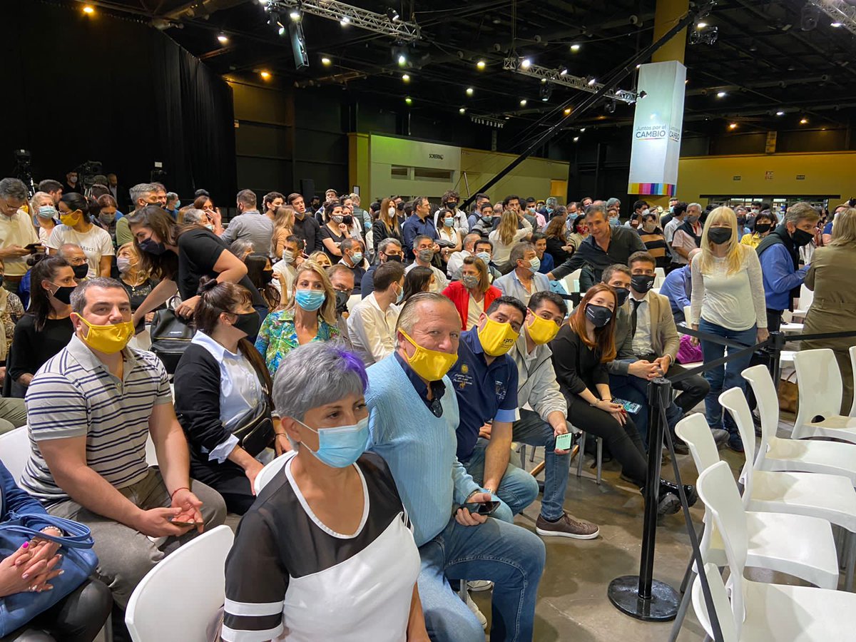 AliciaBesada's tweet photo. Hoy en #PREDIO LA RURAL !! @baComuna_6 . ESCUCHANDO LAS PROPUESTAS DE LOS CANDIDATOS !! @marceiambrich @ivoiambrich @Gerar_Ayerbe78 @SebastianLoreto #MONYFREDA @ballan_federico @danielmattioli https://t.co/WqavbdegQS