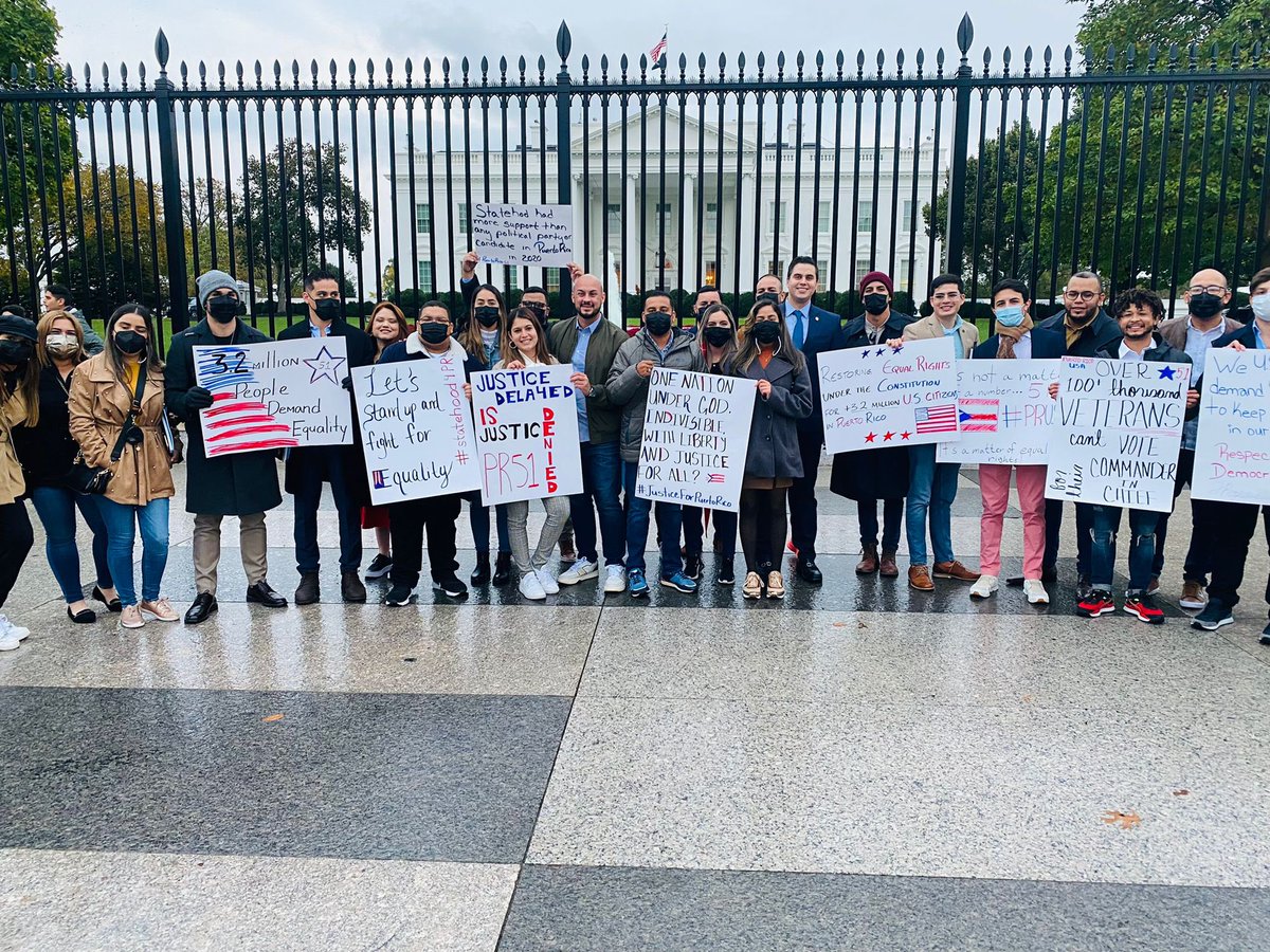 LefrancFortuno's tweet photo. Orgulloso de este grupo de jóvenes que  dijeron presente en la Capital Federal para venir a reclamar los derechos de los Puertorriqueños. #51x51  #Statehood4PR https://t.co/cOmpWqhiQW