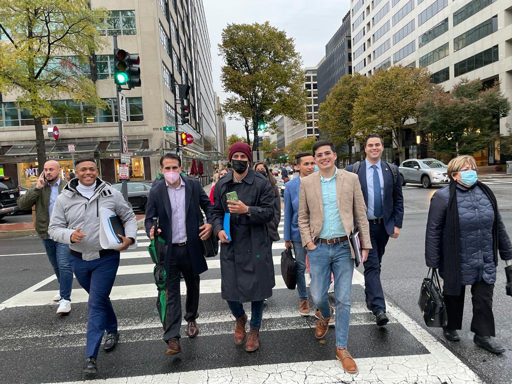LefrancFortuno's tweet photo. Orgulloso de este grupo de jóvenes que  dijeron presente en la Capital Federal para venir a reclamar los derechos de los Puertorriqueños. #51x51  #Statehood4PR https://t.co/cOmpWqhiQW