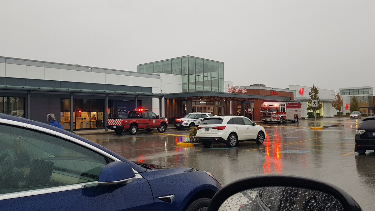 OhNoJPo's tweet photo. Anyone know what's happening at #WillowbrookMall in #Langley? They can't catch a break. https://t.co/8B8Mhiif90