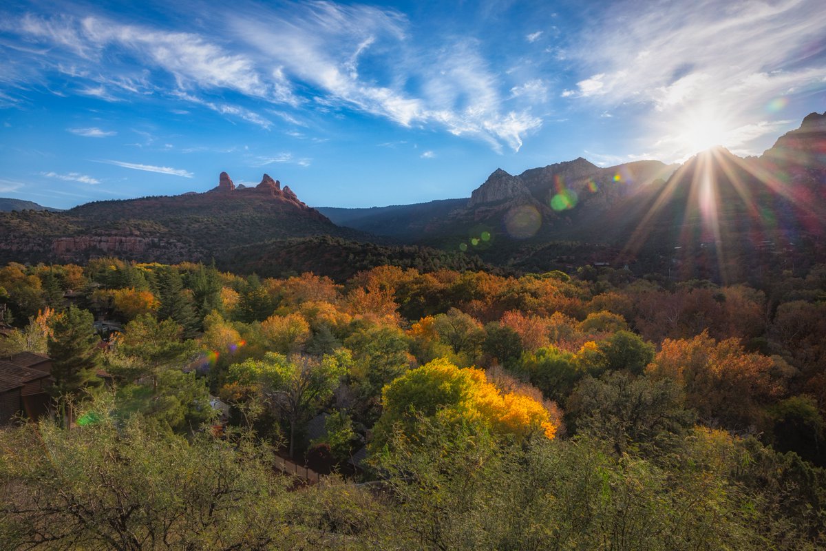 I finally made it to uptown Sedona this morning to catch the fall colors before the tourists arrived. I wasn't disappointed - lens flare and all. I might go half an hour earlier tomorrow 😀

#fallcolors #NFTProject #nftart #carbonneutral #COP26BBC #Arizona