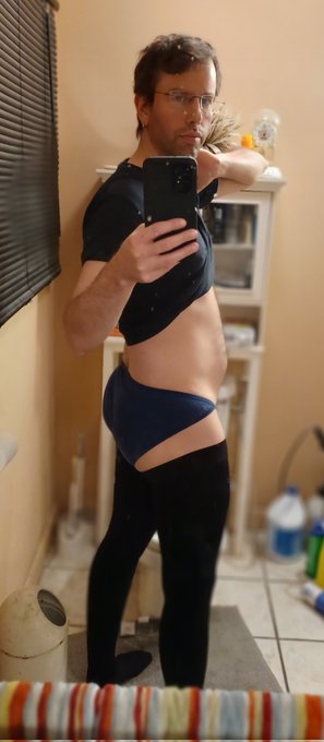 I must thank whomever thought thigh high compression stockings were necessary:3 https://t.co/7xOHF3Y