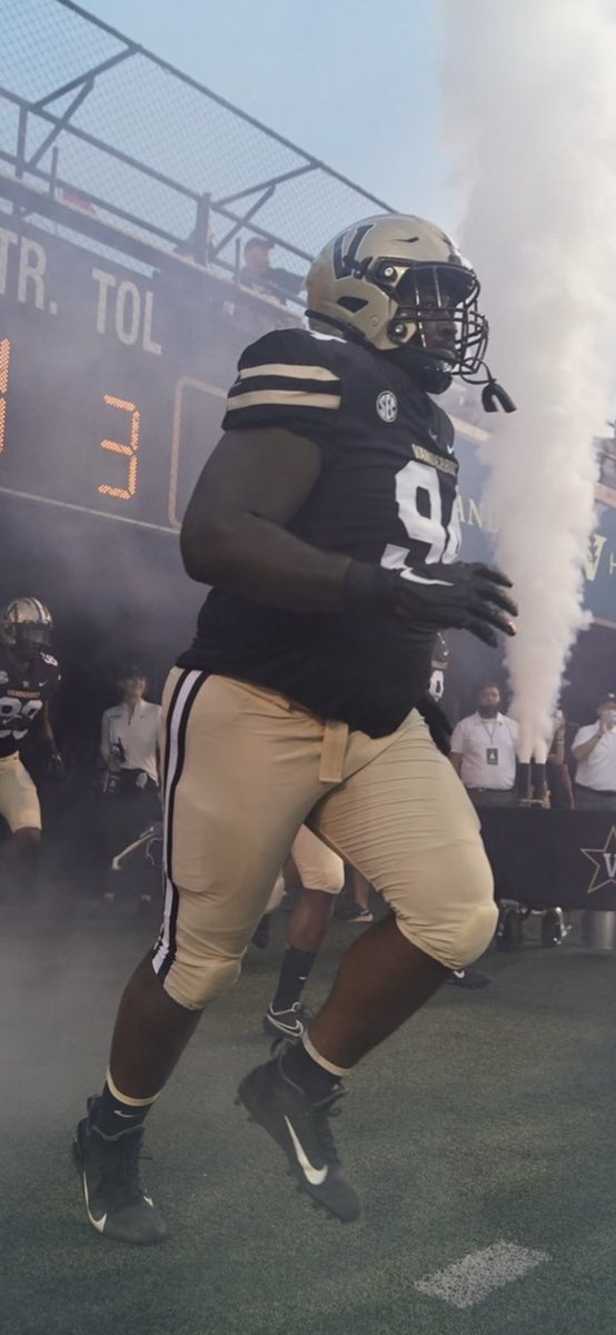 CarmelPelican24's tweet photo. How it started and YES I have surely enjoyed the journey to Vandy D3->JUCO->SEC #JUCOPRODUCT #V4L  Yes my heart is full! Time for the  #BLACKOUT #SENIORNIGHT https://t.co/UatacyL6Ft
