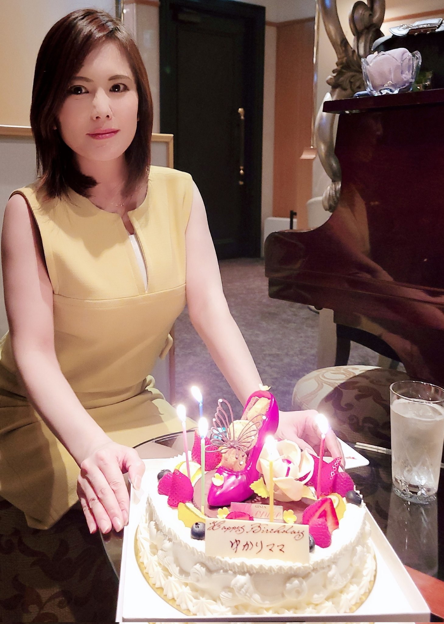تويتر 銀座クラブygゆかりママ على تويتر ステキなバースデーケーキありがとうございました チョコレートで出来たハイヒールの中にはクッキーが詰まってた 銀座 銀座クラブ バースデーケーキ 誕生日前祝い ありがとう ハイヒール T Co S8w2nyys4n
