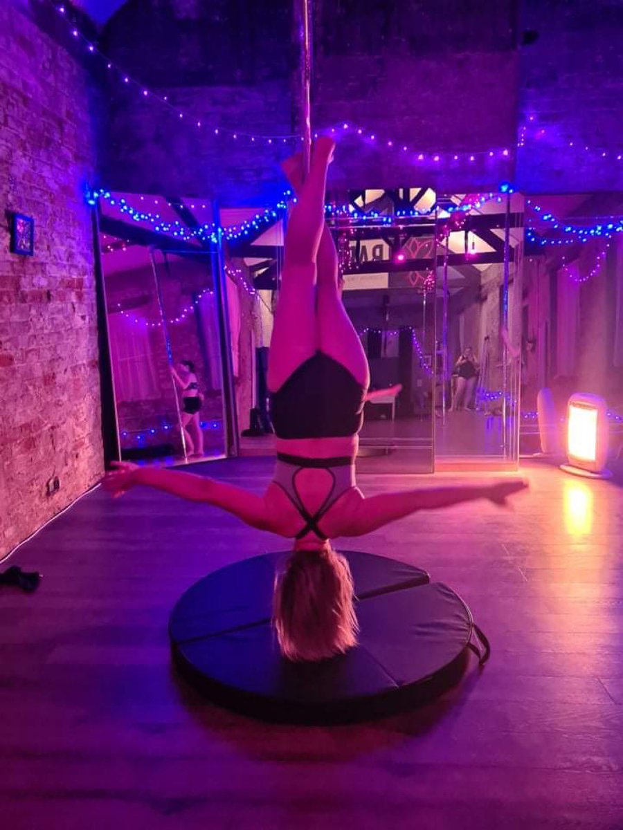 MissleeCarlisle's tweet photo. Tonight’s #PoleProgress Smashing the Invert Crucifix move https://t.co/sFzzP5sdFY