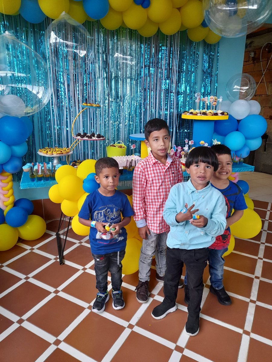 daniel_rb100's tweet photo. ~ Happy Birthday party #AlhanaCamila #Fmlia #October #25th #Ccs #Vzla https://t.co/OYmd3ZjuDL