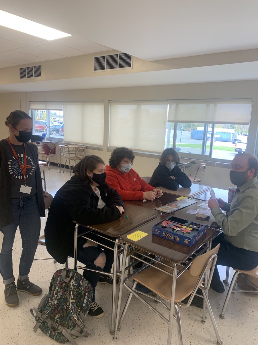 cmazzell's tweet photo. PHS CFES Brilliant Pathways kicking off mentoring and essential skills! Thanks to our teachers and peer mentors for their leadership! Our scholars are excited to begin their Pathways! ⁦@plattsburghHS⁩ ⁦@BrilliantCFES⁩ https://t.co/vgEnA6tTTb