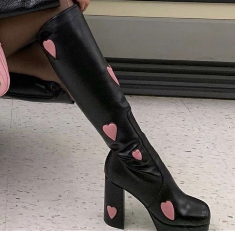 badestoutfit's tweet photo. heart high boots https://t.co/rTo2mWXLxb