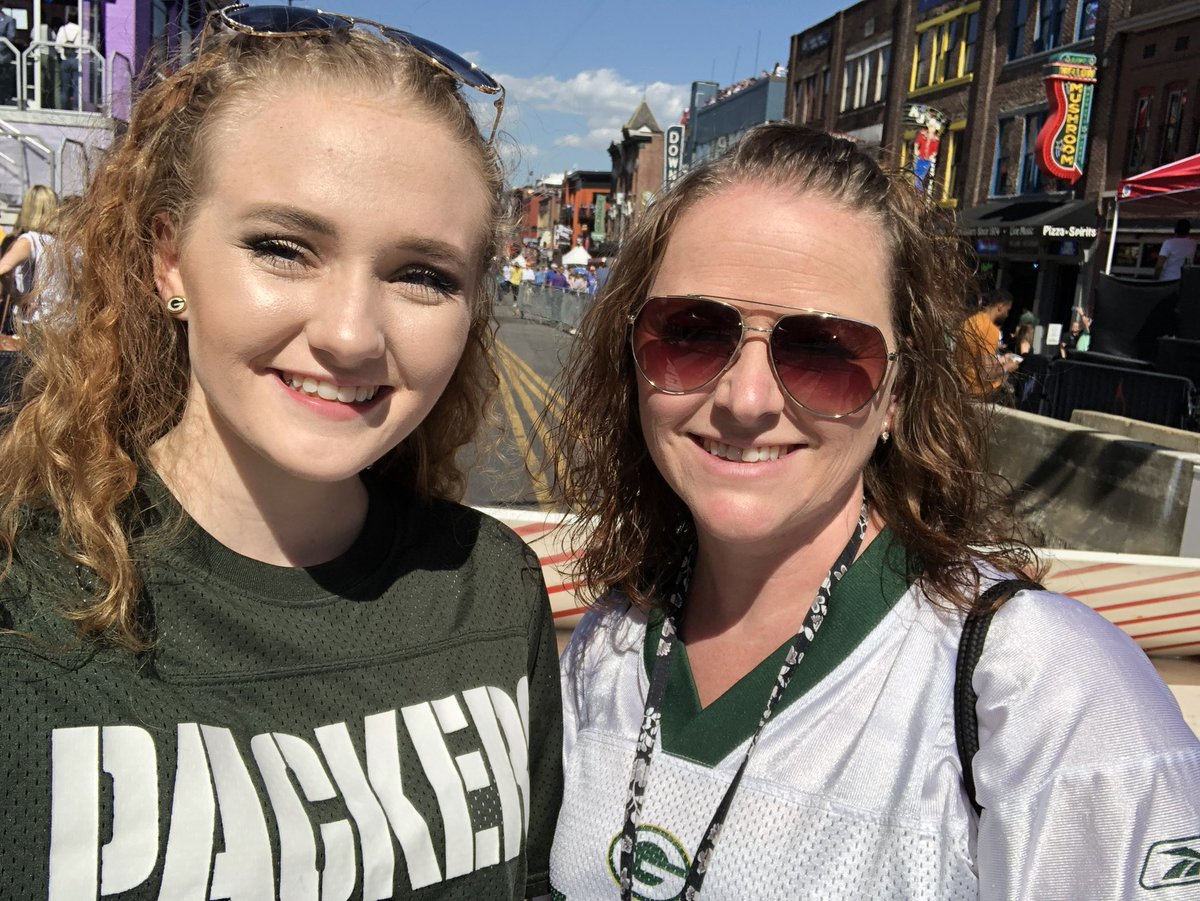 kdoosie's tweet photo. @AaronRodgers12 @CashApp $skinney08 this special Ed teacher would love to use funds for her students!!!  #PaidInBitcoin  @CashApp https://t.co/9IVxqUmHa8