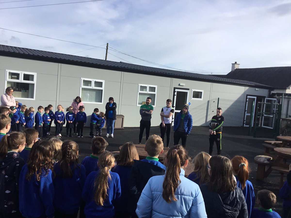 Knocknaginps's tweet photo. 🌟👏🏻👏🏻🏆👏🏻👏🏻🌟
Congratulations @DesertmartinGAC 
Brilliant achievement 🏆
Thanks Enda, Gavin, Conor &amp; Aidy for taking time to come and celebrate with our very excited pupils yesterday 😁
Inspirational words of wisdom for our future stars 🌟
@FKnocknagin 
https://t.co/xNy68AazJR https://t.co/4Up0eOlmuO