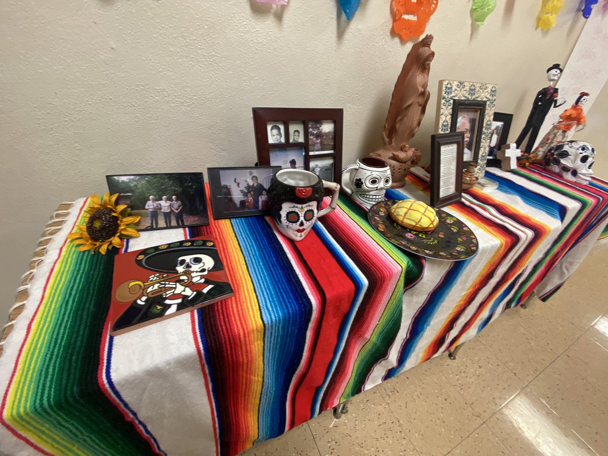 Ofrendas were in full display throughout our campus today.  #CulturallyRelevantPedagogy @SAISDGraebner @SAISDBilingual @SAISD