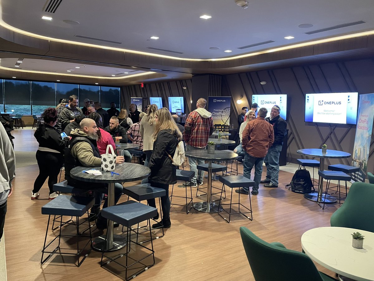 CinciSusieD's tweet photo. Thank you One Plus for an amazing Top Golf roadshow event!!! @k_simp72 @pastorius11 @TerenceGlover1 https://t.co/9EzfE7RGxc