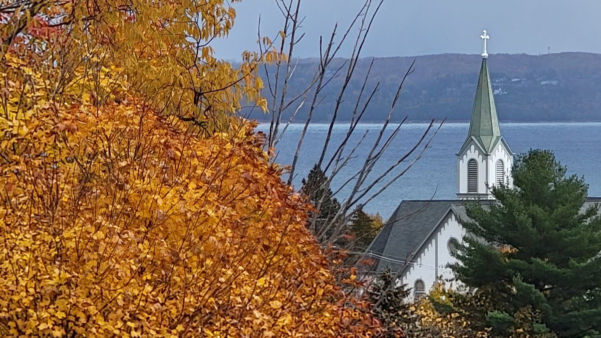 Academy911's tweet photo. @Spann offering up prayers π on #AllSoulsDay for all of those lost at sea; both literally and figuratively. #weatherwatch #watchweather #weatherspotter #weatheringwithyou #spannwx #weatheryoulikeitornot #LittleTraverseBay #HarborSprings #Michigan #USA πΊπ² https://t.co/Rin3niVD8M