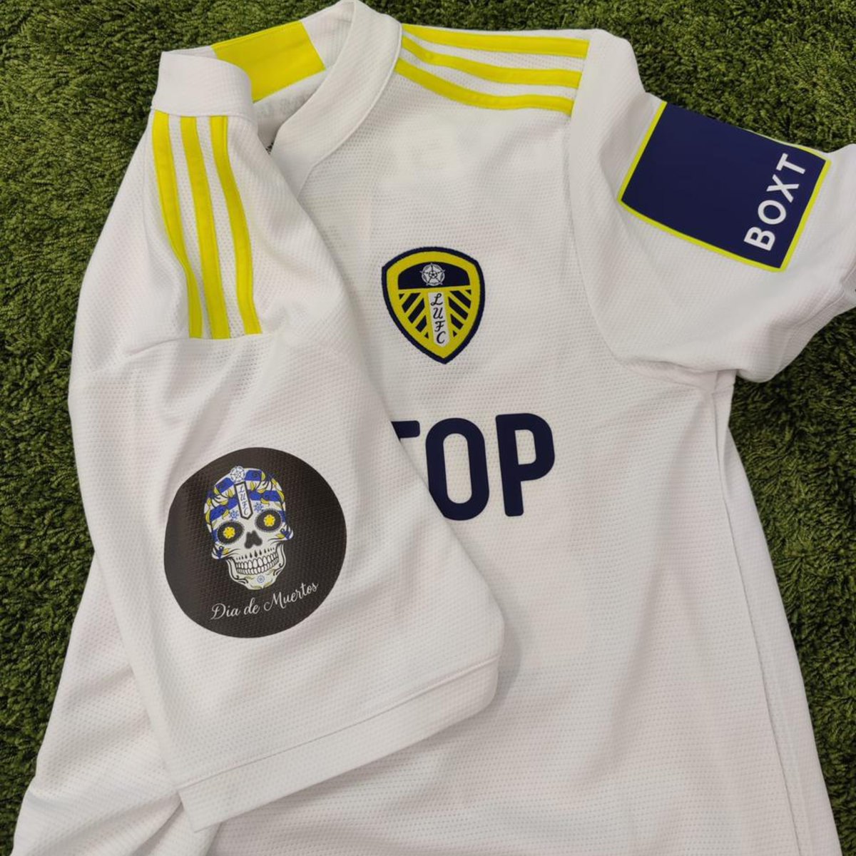 SORTEO JERSEY DÍA DE MUERTOS LEEDS UNITED. 

1. Dar RT y LIKE a este tuit. 
2. Seguir a <a href="/InvictosSomos/">Invictos</a> y <a href="/LUFCes/">Leeds United Español</a> 

Todos pueden participar. 

Sorteo internacional. 

El ganador -aleatorio- se anunciará el próximo viernes 5 de noviembre a las 4:00 PM (CDMX). 

¡¡VAMOOOOOOOOOOOS!!