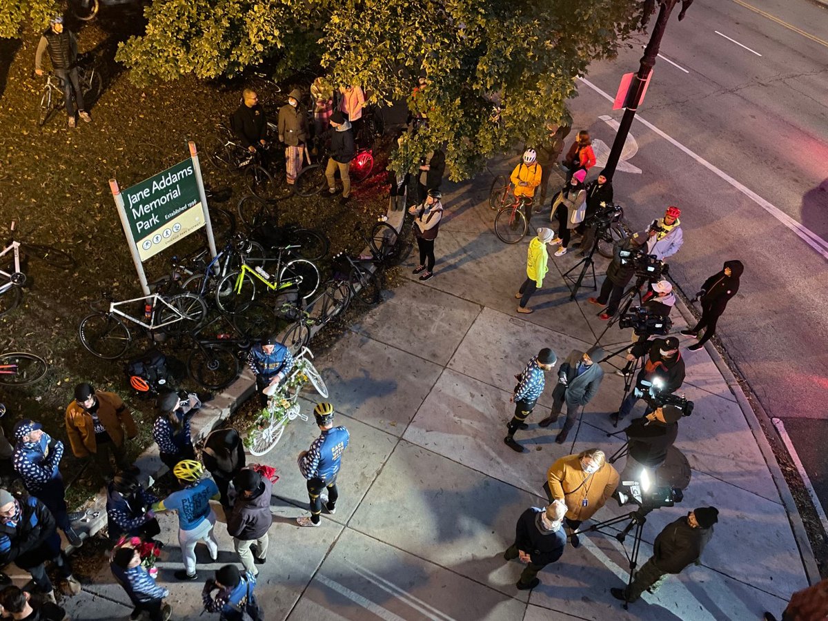 streetsblogchi's tweet photo. The ghost bike memorial installation and vigil for fallen cyclist Adé Hogue is taking place now at the northeast corner of Grand Ave., DLSD, and the Lakefront Trail. Hundreds of people have showed up to honor Hogue. Photos: @stevevance.
Background:
https://t.co/slEYO1mbMV https://t.co/fh020sFXzr