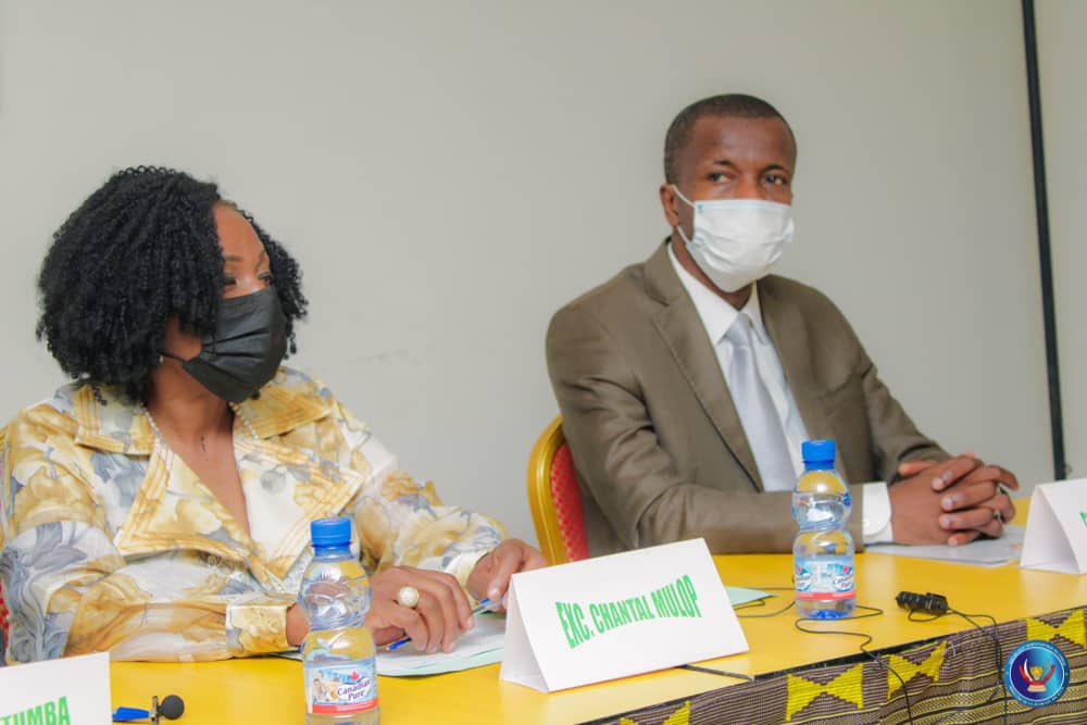 dialogueinterg1's tweet photo. Devant la presse ce lundi 01 Nov en marge de la journée Africaine de la jeunesse, @GrEtumba a procédé au lancement des activités du #DialogueIntegRDC
L'évènement a eu lieu en présence @JeunesseCN_RDC, @SpecialeYelu @Jmchataigner modéré par un duo,@ChristianBur1 et @MyriamMpoy. https://t.co/AuxQ7t8vhp