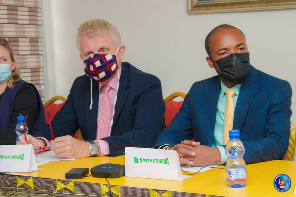 dialogueinterg1's tweet photo. Devant la presse ce lundi 01 Nov en marge de la journée Africaine de la jeunesse, @GrEtumba a procédé au lancement des activités du #DialogueIntegRDC
L'évènement a eu lieu en présence @JeunesseCN_RDC, @SpecialeYelu @Jmchataigner modéré par un duo,@ChristianBur1 et @MyriamMpoy. https://t.co/AuxQ7t8vhp