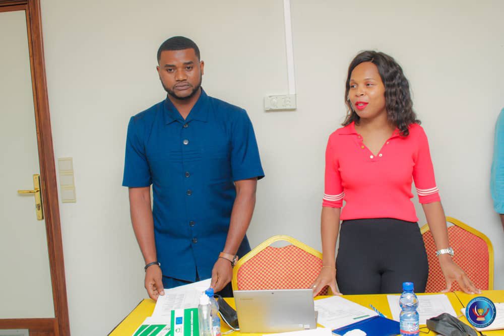 dialogueinterg1's tweet photo. Devant la presse ce lundi 01 Nov en marge de la journée Africaine de la jeunesse, @GrEtumba a procédé au lancement des activités du #DialogueIntegRDC
L'évènement a eu lieu en présence @JeunesseCN_RDC, @SpecialeYelu @Jmchataigner modéré par un duo,@ChristianBur1 et @MyriamMpoy. https://t.co/AuxQ7t8vhp
