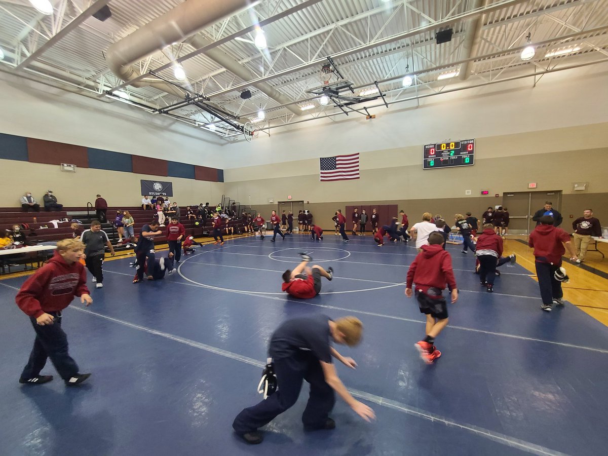 Cards_Wrestle's tweet photo. Tough tough kids!!! All of them came to battle. These are 2 very proud coaches. Several first time wins tonight. Love this sport. All heart!! 💜💜💜❤❤ #eudorproud #handsraised. https://t.co/s9JN1bLnSD