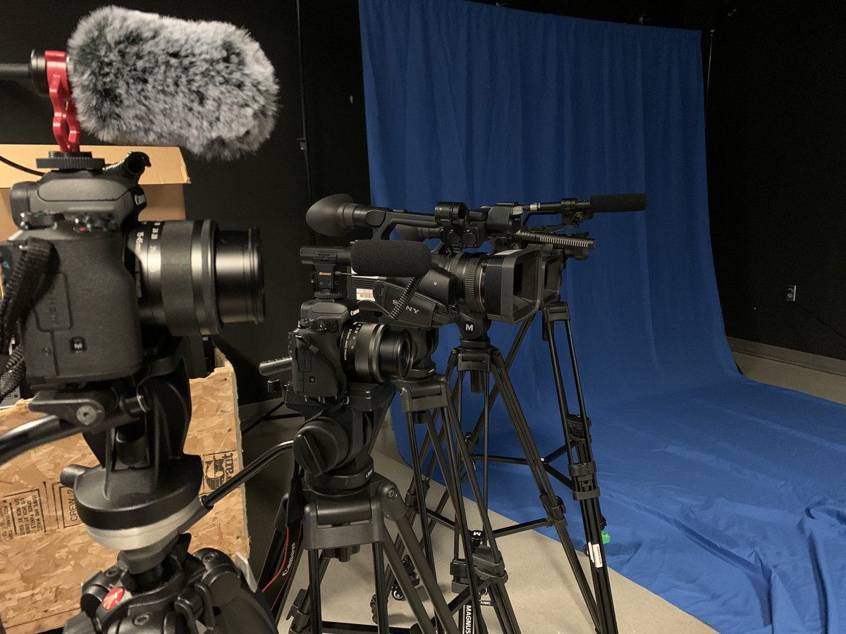 MrsKaseySmith's tweet photo. Microphone pick up lesson (and comparison) in #FilmAndStudio Green/White/Blue screen work tomorrow for #Multi1 So much learning and excitement. #WarriorWay #BeHere #GASDisGreat https://t.co/73wC5jVaMv