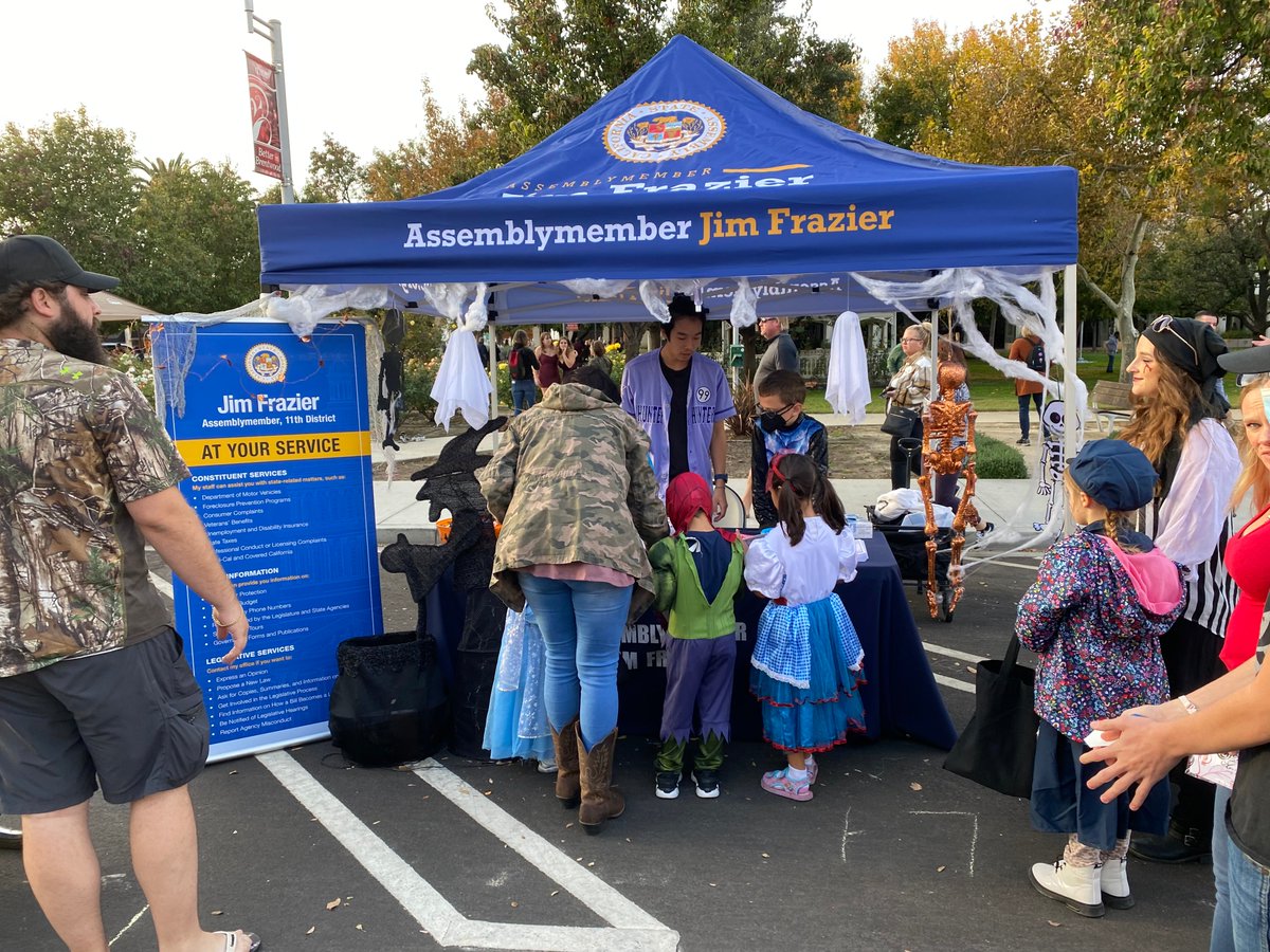 #TeamFrazier had a spooktacular Halloween across the district! We attended Brentwood’s Hometown Halloween, the Delta Soroptimist BINGO night, and a Trunk-or-treat benefiting the Seniors of Pacifica Senior Living in Vacaville! 

#halloween #trunkortreat #bingo  #AD11 #asmfrazier