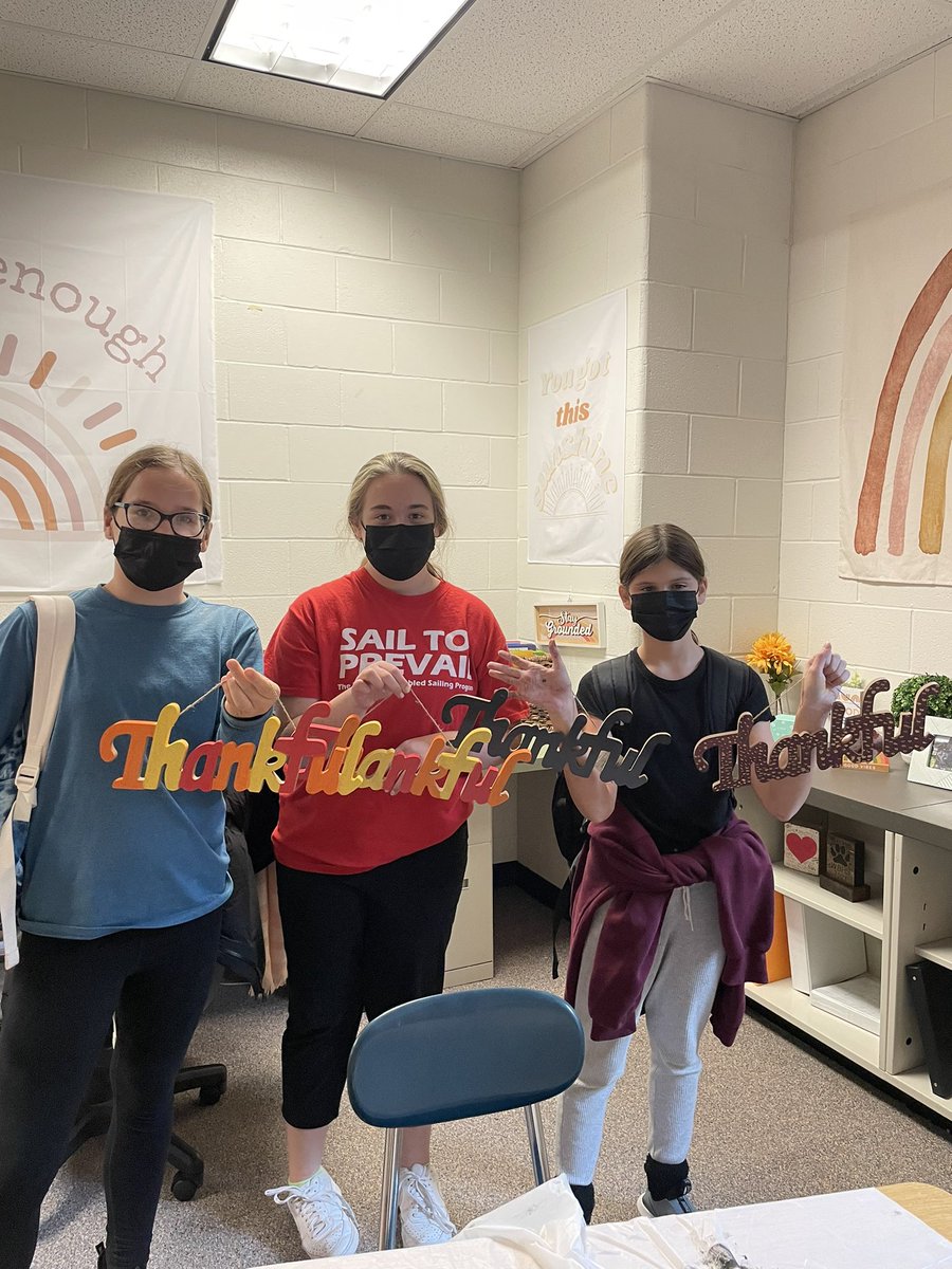 mrsomalley_'s tweet photo. feeling THANKFUL for the great kids in wood painting club!🎨 @cms_grizzlies https://t.co/fu1cLE5Wqe