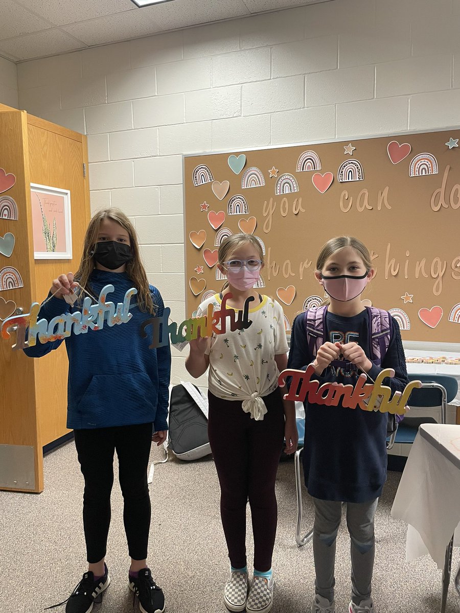 mrsomalley_'s tweet photo. feeling THANKFUL for the great kids in wood painting club!🎨 @cms_grizzlies https://t.co/fu1cLE5Wqe
