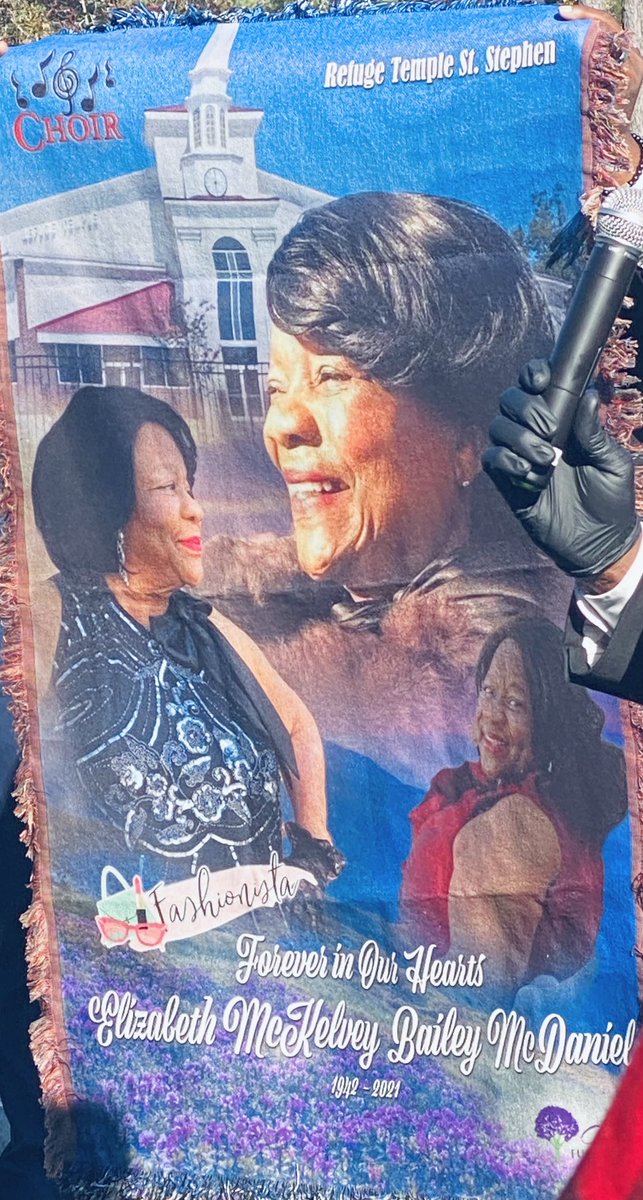 HalleBailey's tweet photo. laid my beautiful grandma elizabeth to rest today…you will always live in my heart 🤍✨ https://t.co/GCGxfKTOcU