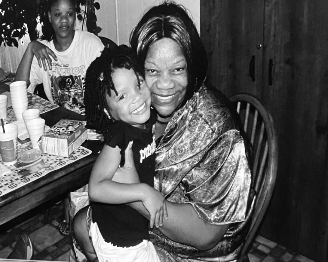 HalleBailey's tweet photo. laid my beautiful grandma elizabeth to rest today…you will always live in my heart 🤍✨ https://t.co/GCGxfKTOcU