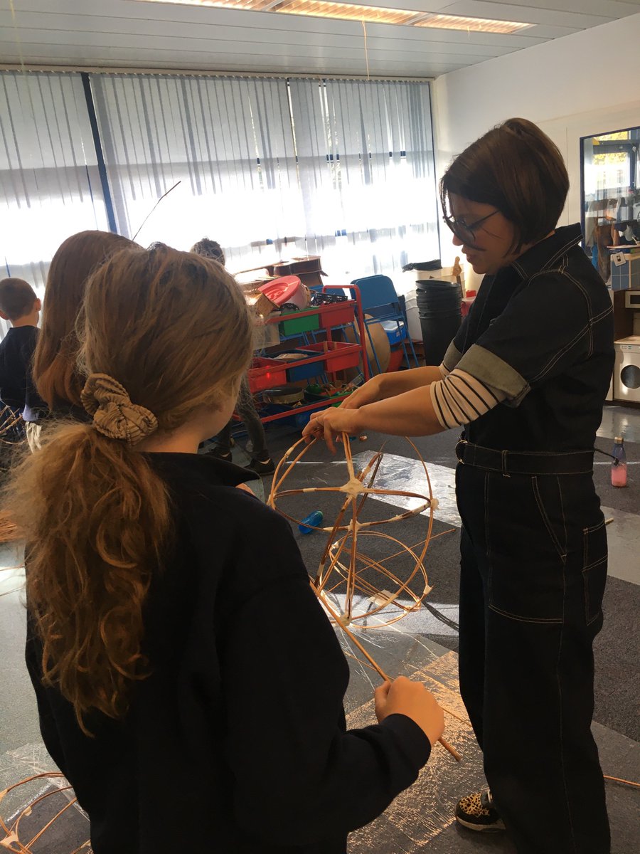 ChilternY6's tweet photo. In the lead up to the Deepali Light It Up celebrations this Friday, our class enjoyed learning about the art of making rangoli designs and using willow to create the shape of flames with Becky and Sarah.
@ChilternSch 
#loveBasingstoke https://t.co/uicFsEO4Sc