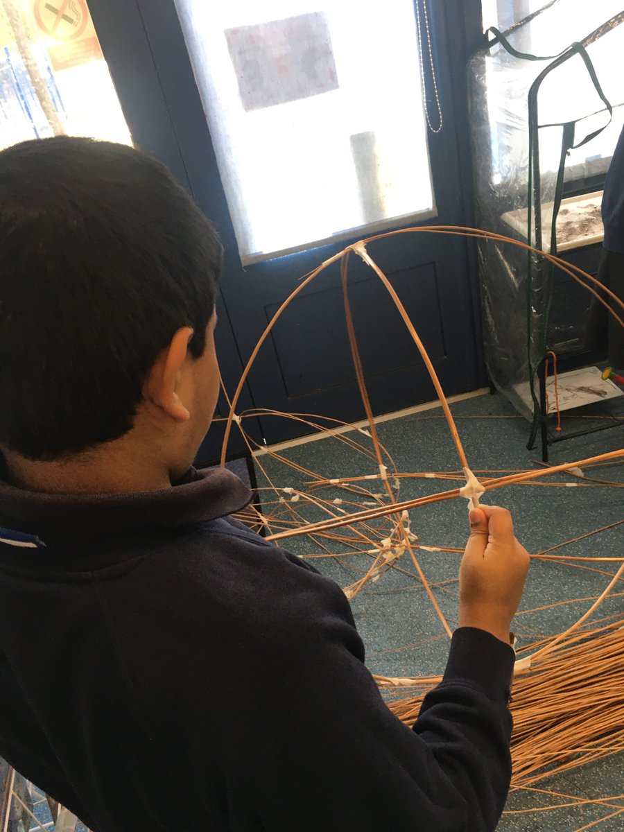 ChilternY6's tweet photo. In the lead up to the Deepali Light It Up celebrations this Friday, our class enjoyed learning about the art of making rangoli designs and using willow to create the shape of flames with Becky and Sarah.
@ChilternSch 
#loveBasingstoke https://t.co/uicFsEO4Sc