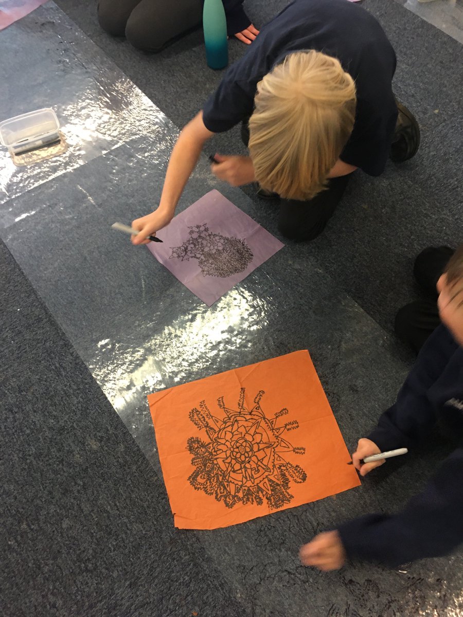 ChilternY6's tweet photo. In the lead up to the Deepali Light It Up celebrations this Friday, our class enjoyed learning about the art of making rangoli designs and using willow to create the shape of flames with Becky and Sarah.
@ChilternSch 
#loveBasingstoke https://t.co/uicFsEO4Sc