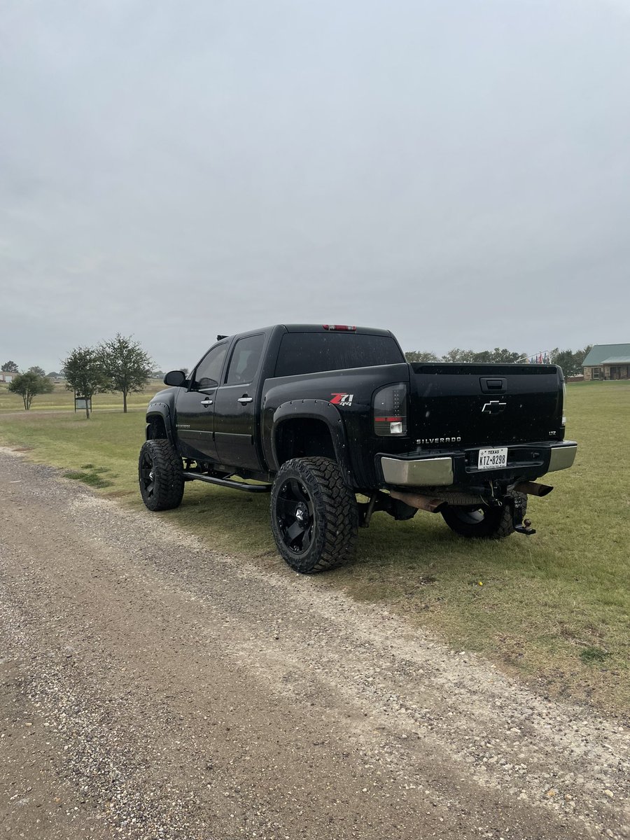 _terynhaleyy's tweet photo. ‼️MY TRUCK IS FOR SALE ‼️
-2008 Chevrolet Silverado 
- 6 1/2” suspension lift &amp; 3” body lift 
- rolling on 37’s; powder coated Rockstar rims 
- has a system installed; 2, 10’s w/ Kicker amp 
-flip down tv; compatible with gaming systems 
..and sooo much more!! hmu for more info https://t.co/TWSzZuVxPe
