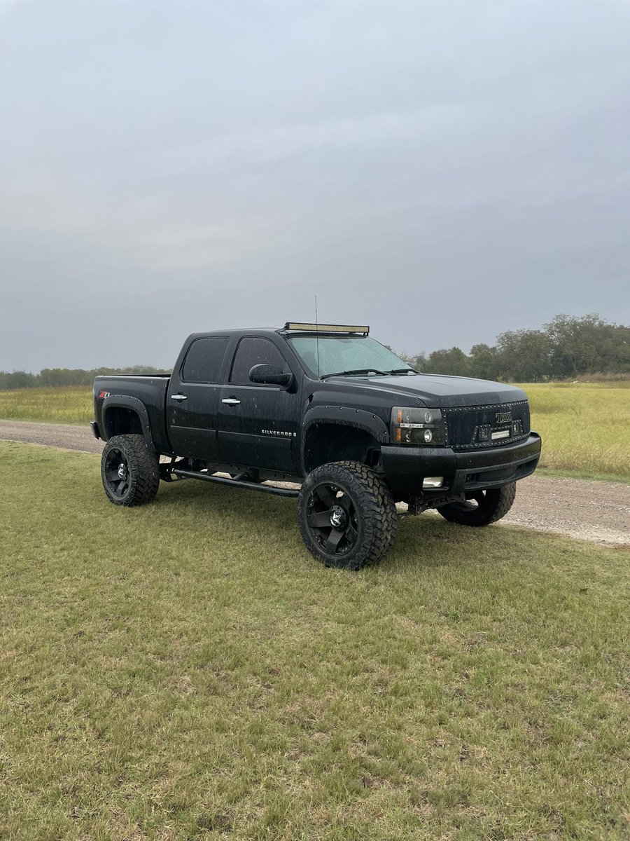 _terynhaleyy's tweet photo. ‼️MY TRUCK IS FOR SALE ‼️
-2008 Chevrolet Silverado 
- 6 1/2” suspension lift &amp; 3” body lift 
- rolling on 37’s; powder coated Rockstar rims 
- has a system installed; 2, 10’s w/ Kicker amp 
-flip down tv; compatible with gaming systems 
..and sooo much more!! hmu for more info https://t.co/TWSzZuVxPe