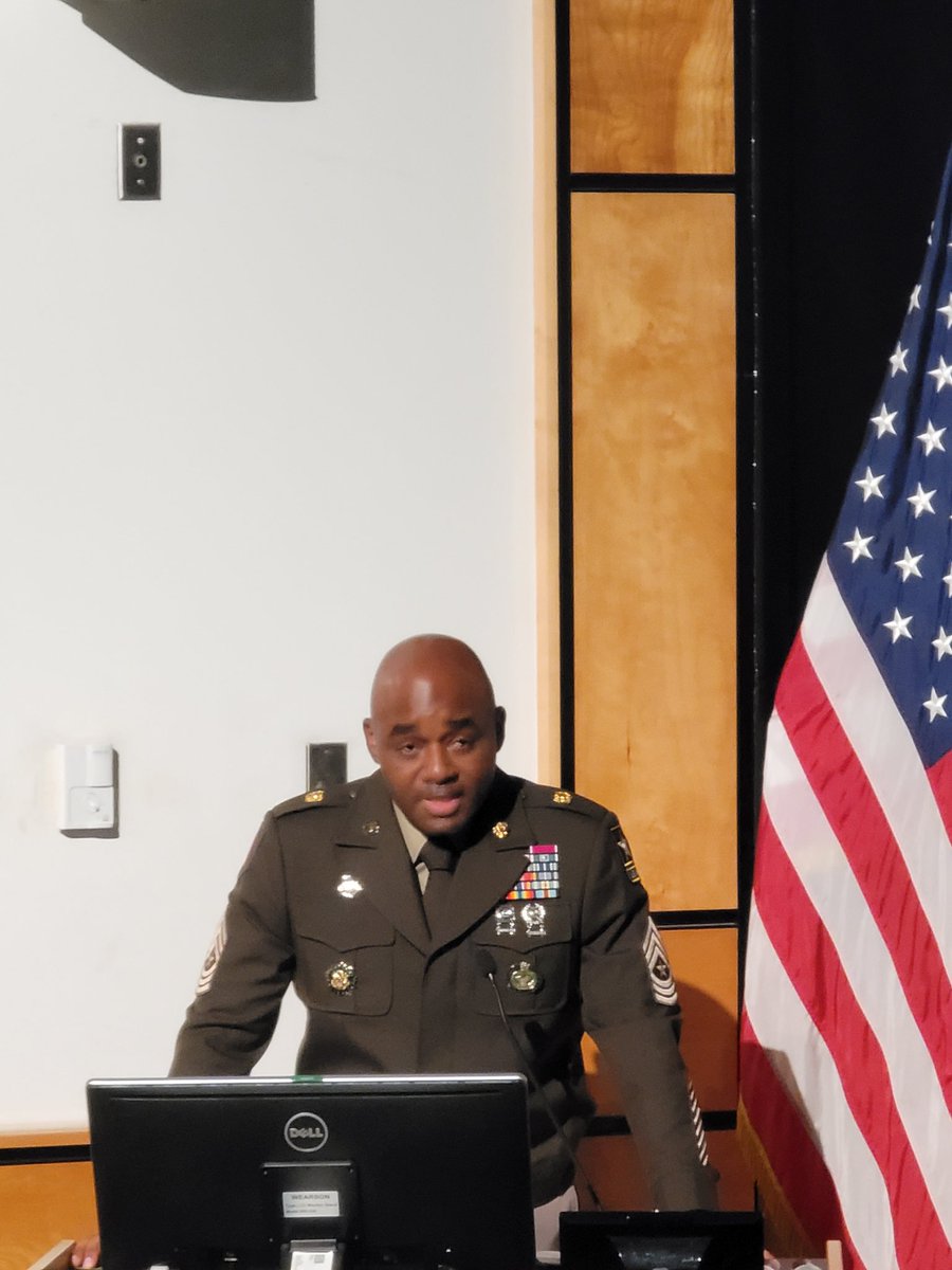 g1_army's tweet image. What a great day to be a Soldier!!  MLC Graduation ✔, lunch with Class 72 HR Professionals ✔ Brief to Class 72 Students ✔, and I got to see my old SMA-A Instructor Ruben Torres Jr. !  Off to Fort Irwin!! #leaderdevelopment #payitforward #DefendAndServe